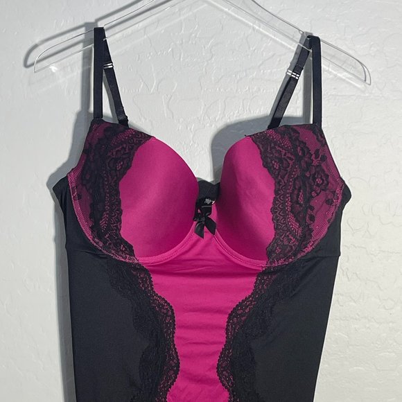 *SOLD* Torrid Fuchsia and Black Underwire Chemise w/ Garter 2 2X 18/20 - Picture 3 of 8